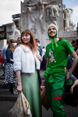 Amsterdam, Hollanda, Noord Holland - 5 Nisan 2014 Cumartesi - Baraj Meydanı'nda Yastık Savaşı