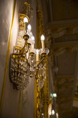 Venedik, İtalya 26 Aralık 2015: La Fenice tarihi tiyatrosunun içi. 1996 'daki yangından sonra yeniden inşa edildi.