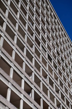 Modern ofis ya da mavi gökyüzü olan konut binaları, Lyon France