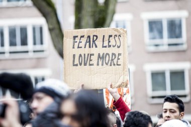 Amsterdam, Hollanda - 6 Şubat 2016: Irkçılığı ve İslamofobi'yi protesto etmek için düzenlenen 