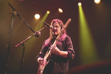 Amsterdam, Hollanda - 22 Ekim 2017: Amerikalı alternatif rock grubu Breeders'ın 1989'da Kim Deal of the Pixies tarafından Amsterdam'daki Venue Melkweg'de kurduğu konseri