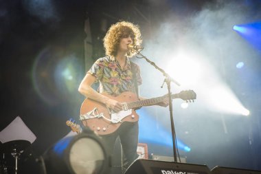 Nyon, İsviçre - 19 Temmuz 2017: Konser od İngiliz rock grubu Temples at Paleo Festivali