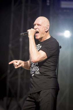 Nyon, İsviçre - 19 Temmuz 2017: Avustralyalı rock grubu Midnight Oil'in Paleo Festivali'nde konseri