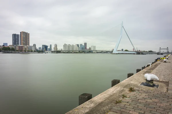 Rotterdam Krajobraz Widokiem Kop Van Zuid Most Erasmus Lub Erasmusbrug — Zdjęcie stockowe