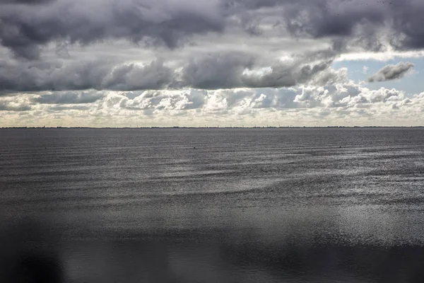 Costa Ilha Ameland Com Vista Para Mar Wadden Com Nuvens — Fotografia de Stock