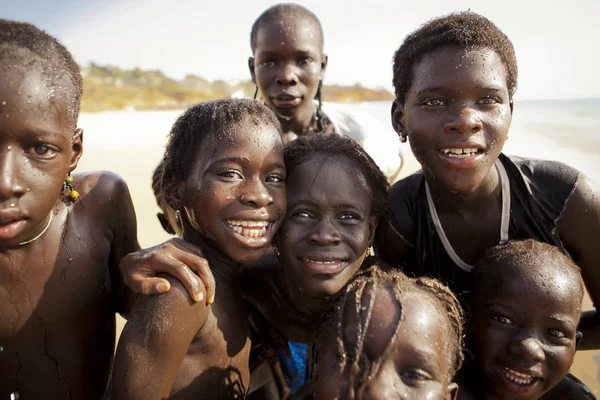 Senegal Ndayane Novembro 2013 Crianças Senegalesas Não Identificadas Praia Ndayane — Fotografia de Stock
