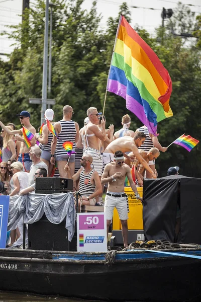 Prinsengracht 암스테르담에서 프라이드 퍼레이드에 행사에서 암스테르담 네덜란드 2015 참가자 — 스톡 사진