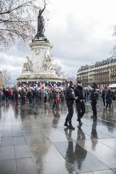 París Francia Enero 2016 Place Repbublique Ceremonia Para Conmemorar Las — Foto de Stock