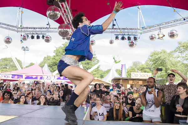 Amsterdã Holanda Julho 2017 Dançarina Apresentando Milkshake Festival Westerpark Público — Fotografia de Stock