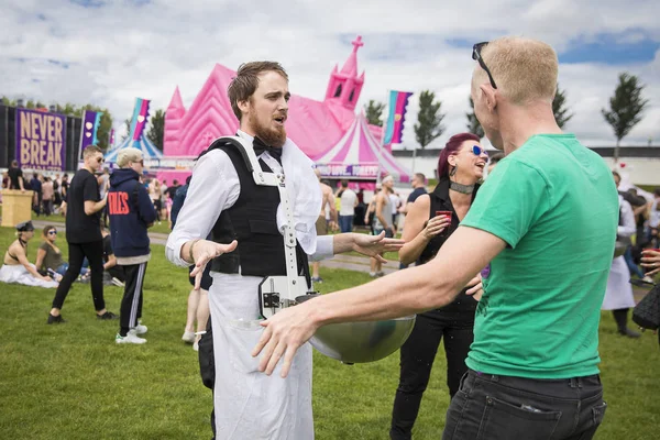 Amsterdam Hollanda Temmuz 2017 Westerpark Milkshake Festivali Nde Adam Ellerini — Stok fotoğraf