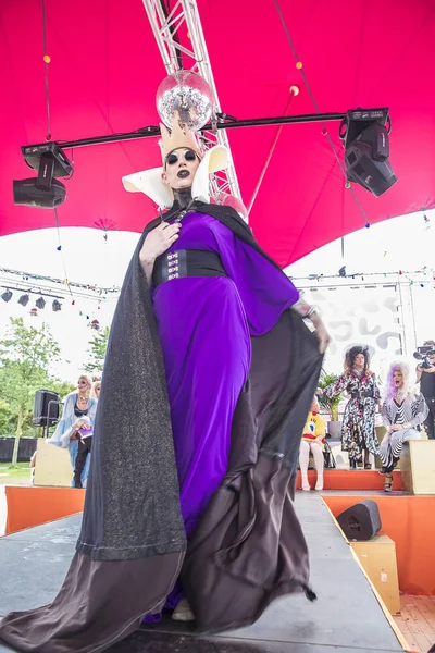 Amszterdam Hollandia Július 2017 Show Val Egy Drag Queen Öltözött — Stock Fotó