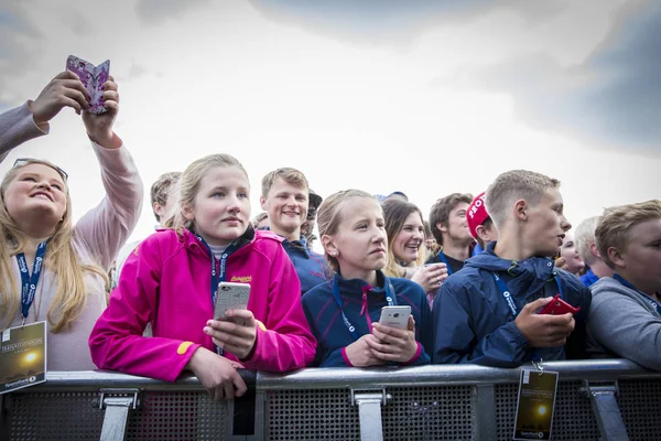 Traena Norvégia Július 2016 Hallgatóság Rajongók Ujjongott Koncert Norvég Énekesnő — Stock Fotó