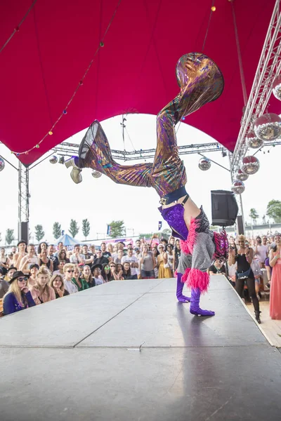 Ámsterdam Países Bajos Julio 2017 Bailarina Con Disfraz Discoteca Haciendo —  Fotos de Stock