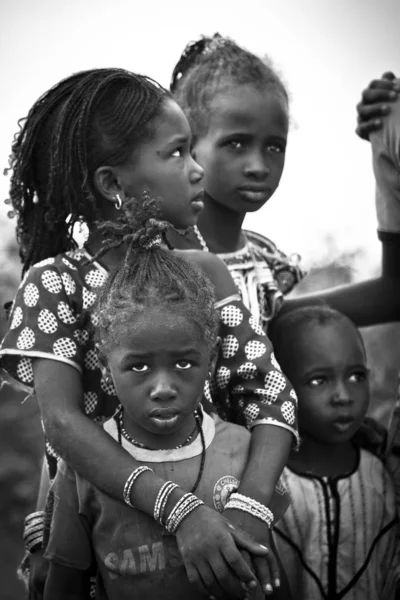 Senegal Ferlo Reserv November 2013 Unga Flickor Traditionella Kläder Väg — Stockfoto