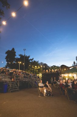 Amsterdam, Hollanda - 17 Ağustos 2018: 16-25/08/2018 tarihleri arasında düzenlenen dünya film festivali Vondelpark Openluchttheater'da Kenya filmi Supa Modo'nun açık hava gösterimi