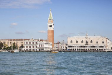 Saint Mark Meydanı veya San Marco Meydanı, Doges Sarayı veya San Giorgio Adası, İtalya 'dan Palazzo Ducale ve Campanile manzarası