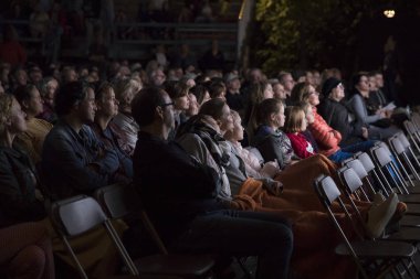 Amsterdam, Hollanda - 17 Ağustos 2018: 16-25/08/2018 tarihleri arasında düzenlenen dünya film festivali Vondelpark Openluchttheater'da Kenya filmi Supa Modo'nun açık hava gösterimi