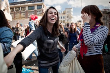 Amsterdam, Hollanda, Noord Holland - 5 Nisan 2014 Cumartesi - Baraj Meydanı'nda Yastık Savaşı
