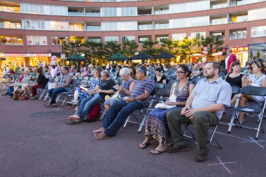 Amsterdam, Hollanda - 25 Ağustos 2016: Dünya Sineması Amsterdam'da, 18-27/08/2016 tarihleri arasında düzenlenen dünya film festivali Marie Heinekenplein'de Filipin filmi Blanka'nın açık hava gösterimi