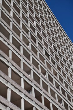 Modern ofis ya da mavi gökyüzü olan konut binaları, Lyon France