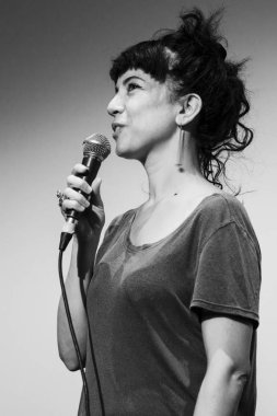 Amsterdam, Hollanda - 18 Ağustos 2016: Dünya Sineması Amsterdam'ın açılış töreninde konuşma, 18-27/08/2016 tarihleri arasında düzenlenen dünya film festivali