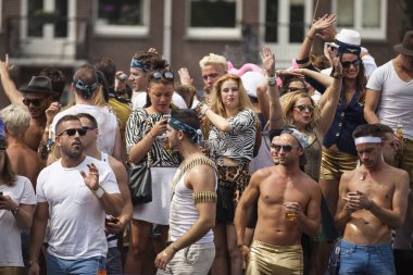 Amsterdam, Hollanda - 1 Ağustos 2015: Katılımcıların korunması insan hakları ve sivil eşitlik - Prinsengracht, Amsterdam Eşcinsel gurur geçit için yıllık olay