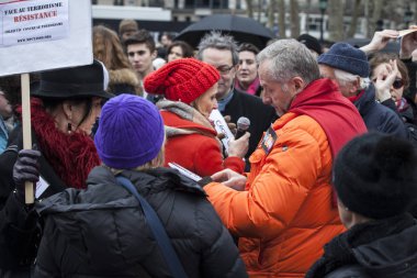 Paris, Fransa 10 Ocak 2016: Bombalama ve silahlı saldırı kurbanlarıanısına tören, Charlie Hebdo terör saldırısı anısına 