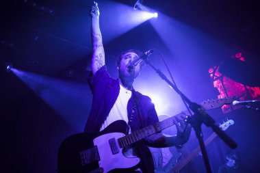 Amsterdam, Hollanda - 4 Ekim 2017: Amerikalı rock şarkıcısı Hanni El Khatib'in Bitterzoet Paradiso konseri