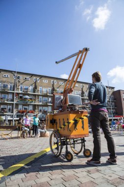 Amsterdam, Hollanda, 13 Eylül 2014, West'ival'de, Mercatorplein'de ücretsiz bir açık hava sinema ve kültür festivali. çocuklar için yavaş hareket atölyesi