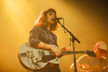 Amsterdam, Hollanda, 8 Kasım 2016: Avustralyalı ska ve caz grubu The Cat Empire konseri öncesinde Tinpan Orange'ı mekânın Melkweg'de konserine destek verdi