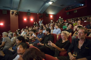 Amsterdam, Hollanda - 27 Ağustos 2016: Dünya Sineması Amsterdam'ın kapanış ödül törenine seyirci, 18-27/08/2016 tarihleri arasında düzenlenen dünya film festivali