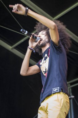 Amsterdam, Hollanda - 3 Temmuz 2016: Amsterdam Roots Open Air'de alternatif Electro-Hip Hop Faslı grup N3rdistan konseri, Oosterpark'ta ücretsiz halk kültür festivali düzenlendi