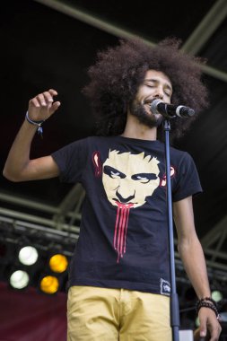 Amsterdam, Hollanda - 3 Temmuz 2016: Amsterdam Roots Open Air'de alternatif Electro-Hip Hop Faslı grup N3rdistan konseri, Oosterpark'ta ücretsiz halk kültür festivali düzenlendi