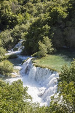 Güzel doğanın Manzara Görünümü, Su ve Şelale Krka Milli Parkı, Coatia at