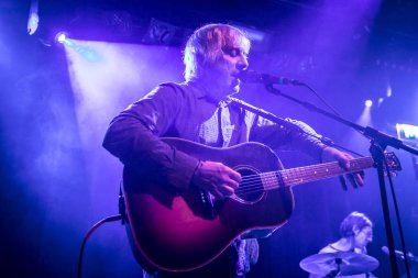 Amsterdam, Hollanda - 01 Mart 2018: Amerika şarkıcı ve gitarist Lee Ranaldo Bitterzoet Paradiso Amsterdam Konseri. Lee Ranaldo Sonic Youth'un eski bir üyesiydi.;