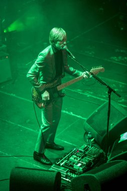 Amsterdam, Hollanda - 21 Şubat 2016: İngiliz psychedelic rock grubu Kula Shaker'ın Paradiso konser salonunda ki Albüm albümü K 2.0 için konseri