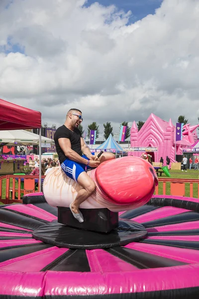 Ámsterdam Países Bajos Julio 2017 Hombre Montando Pene Como Rodeo —  Fotos de Stock