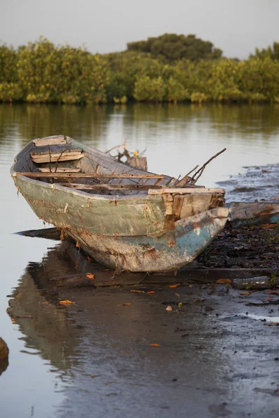 Velho Tradicional Pintado Mão Senegalês Barco Remo Madeira — Fotografia de Stock