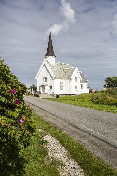 Vieja Iglesia Escandinava Madera Blanca Traena Noruega —  Fotos de Stock