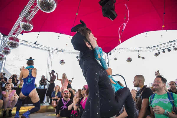 Ámsterdam Países Bajos Julio 2017 Bailarina Actuando Milkshake Festival Westerpark —  Fotos de Stock