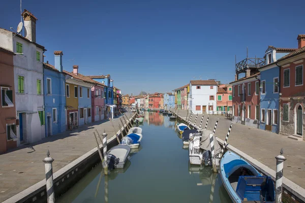 Canal Typique Avec Des Façades Colorées Aux Couleurs Vives Dans — Photo