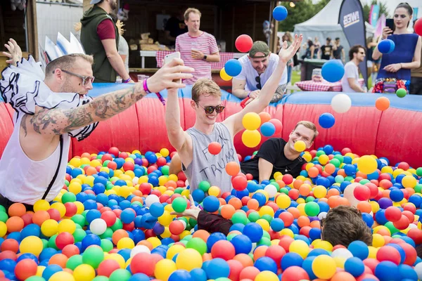 Amsterdam Niederlande Juli 2017 Jugendliche Amüsieren Sich Beim Milchshake Festival — Stockfoto