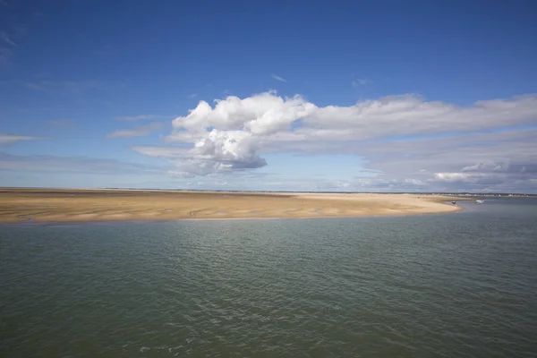 Paisaje Marítimo Junto Mar Con Agua Banco Arena Nube Blanca — Foto de Stock