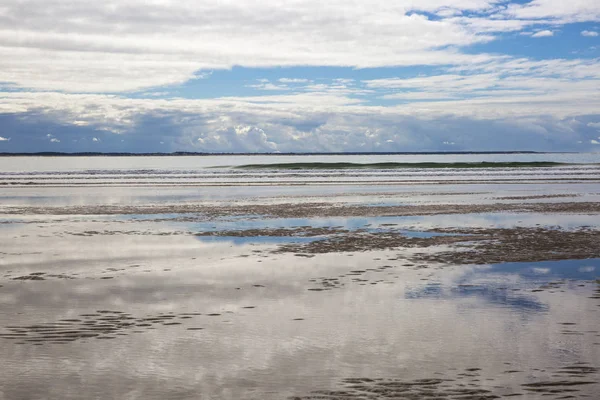 Deniz Kıyısı Manzarası Kumsal Beyaz Bulut Royan Fransa Yakınlarında Garonne — Stok fotoğraf