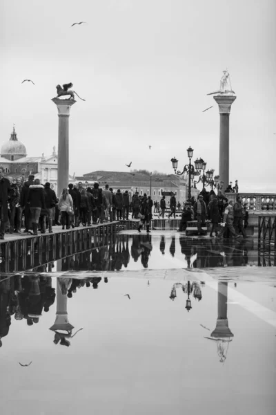 ヴェネツィア イタリア 2015年1月 アクアアルタ または高水の間に水で覆われたサンマルコ広場の眺め — ストック写真