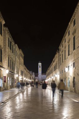 Dubrovnik, Hırvatistan - 19 Mayıs 2016: Stradun'daki Şehir Çan Kulesi, Dubrovnik Eski Kent'in in ana caddesi, Unesco Dünya Mirası Alanı, Dubrovnik, Hırvatistan, Avrupa