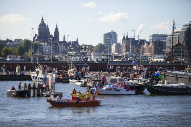 Amsterdam, Hollanda 06 Ağustos 2016: Insan hakları ve sivil eşitliğin korunması için yıllık etkinliğe katılanlar 