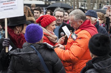 Paris, Fransa 10 Ocak 2016: Bombalama ve silahlı saldırı kurbanlarıanısına tören, Charlie Hebdo terör saldırısı anısına 