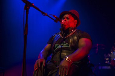 Utrecht, Hollanda - 11 Aralık 2016: Kongolu grup Mbongwana Star'ın Utrecht'teki Tivoli Vredenburg konseri