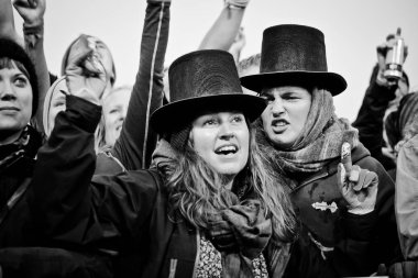 Traena, Norveç - 13 Temmuz: Norveçli şarkıcı-söz yazarı Susanne Sundfor'un Traenafestival'deki Kirkehallen katedral mağarasında konseri, Norveç'in küçük Traena adasında düzenlenen müzik festivali.